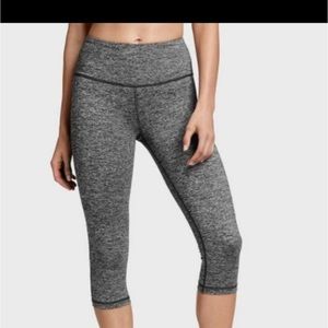VSX Sport Knockout capri Leggings in Heather Grey
